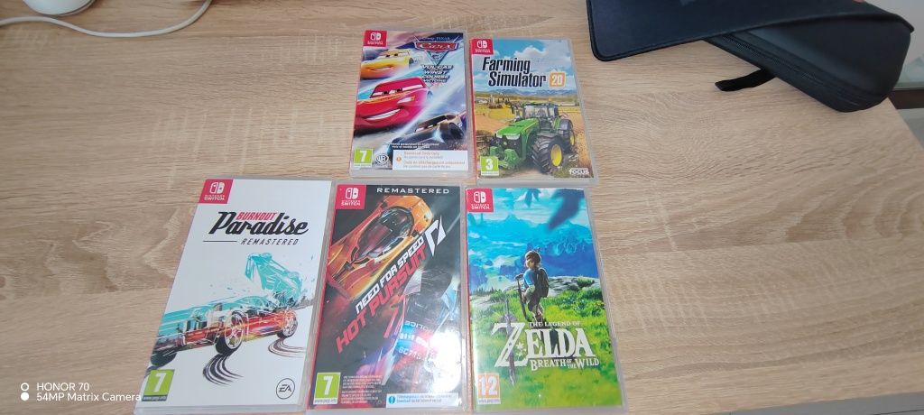Nintendo Switch Special Edition + Zelda + 3 игри + аксесоари