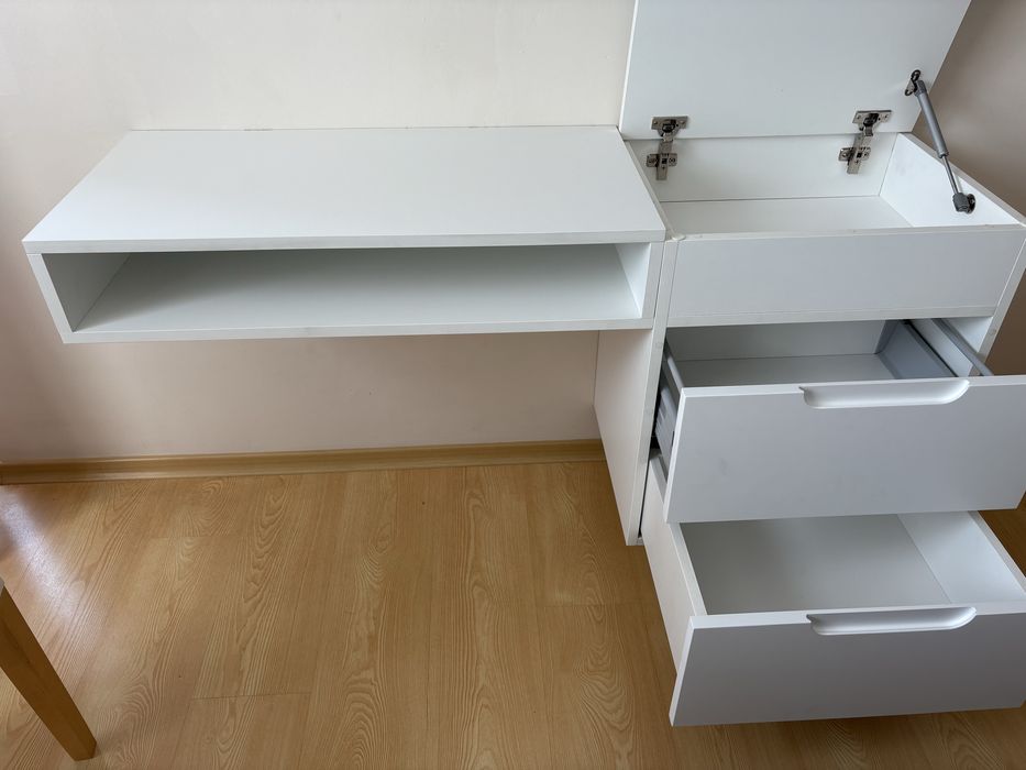 Бюро и дамска тоалетка