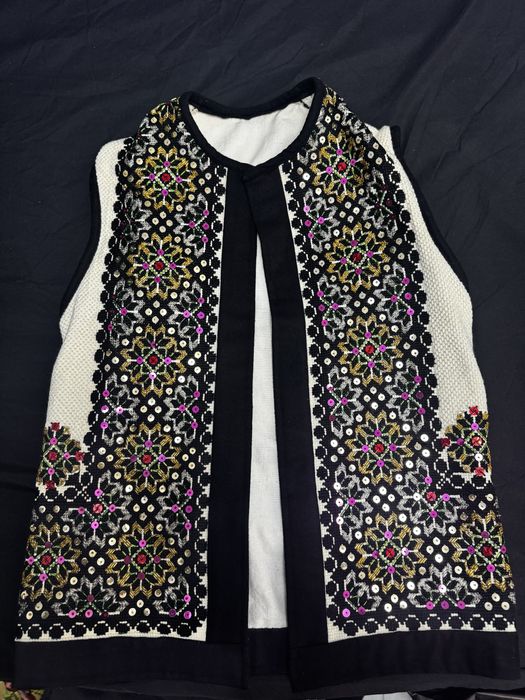 Cămași, ii, veste si brauri tradiționale– Artă autentică românească