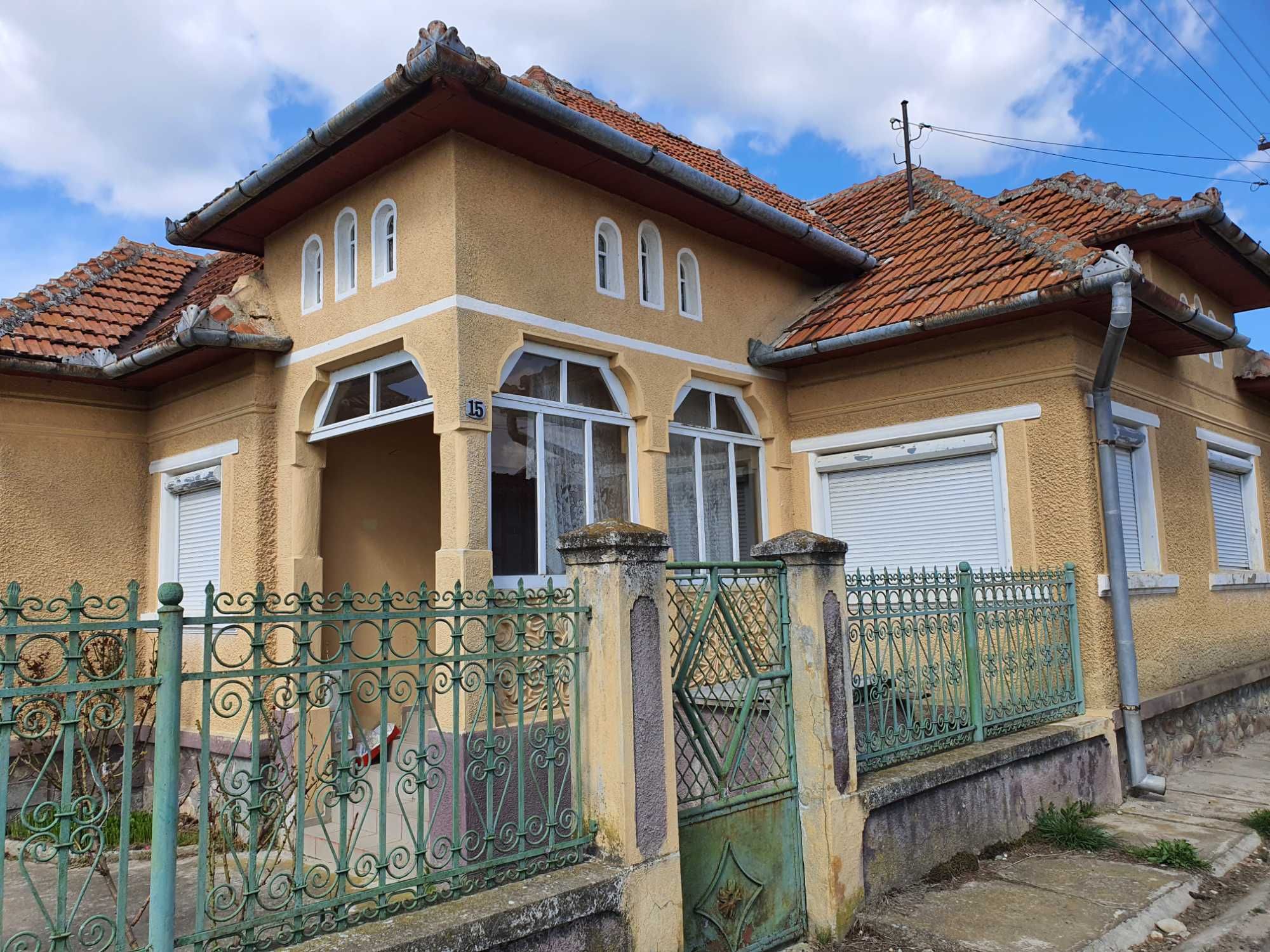 Casa, curte, gradina si livada in Barastii Hategului