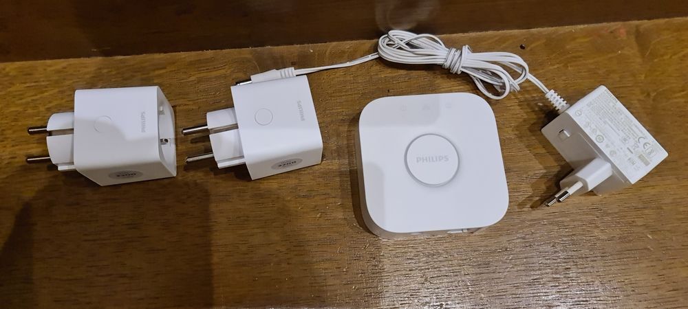 Vând kitt Philips HUE, gateway și o priza