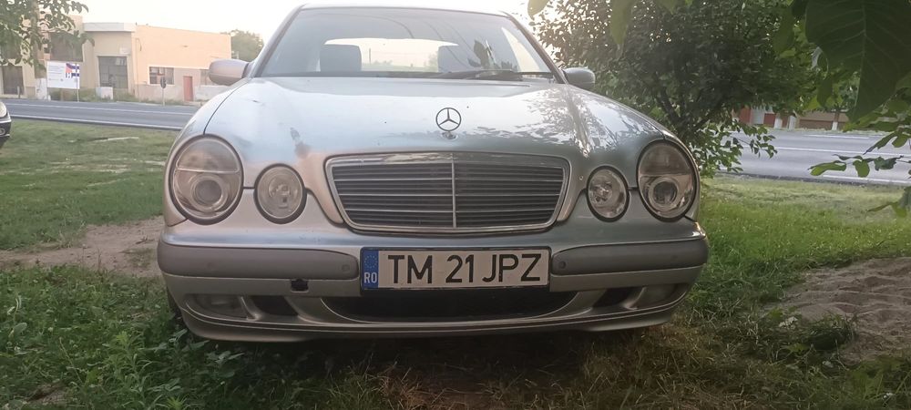 Vând Mercedes e220
