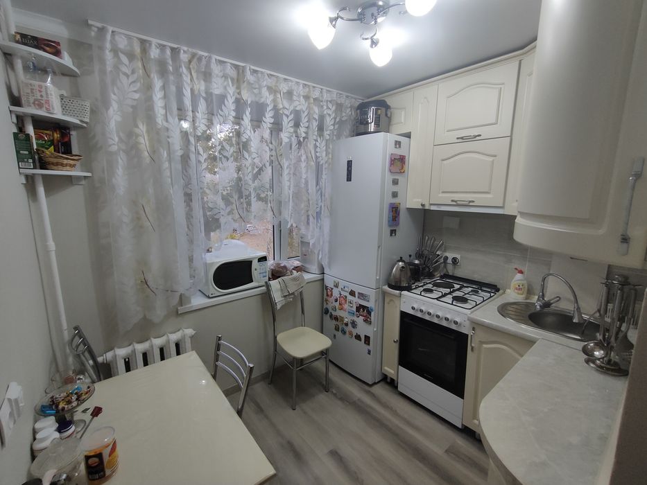 Продам квартиру 3-хкомнатную