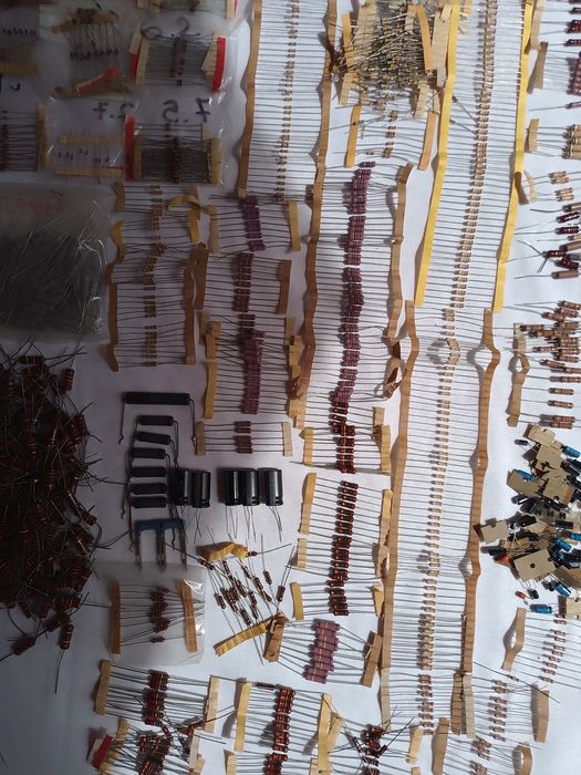 Lot mii Tranzistori/Circuite integrate/Rezistențe/Condensatori etc