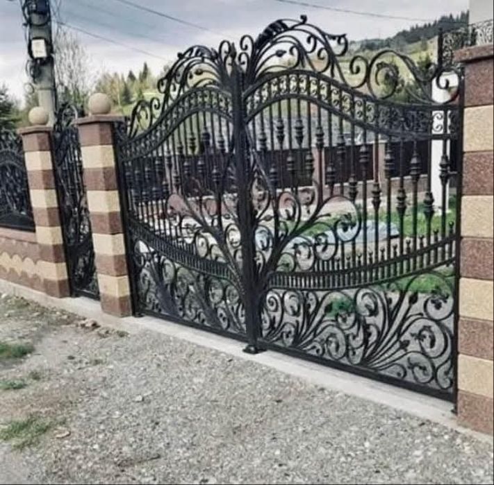 Porți garduri din fier forjat