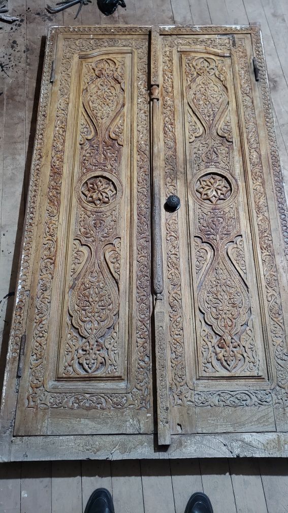 Qadimki oyma eshik