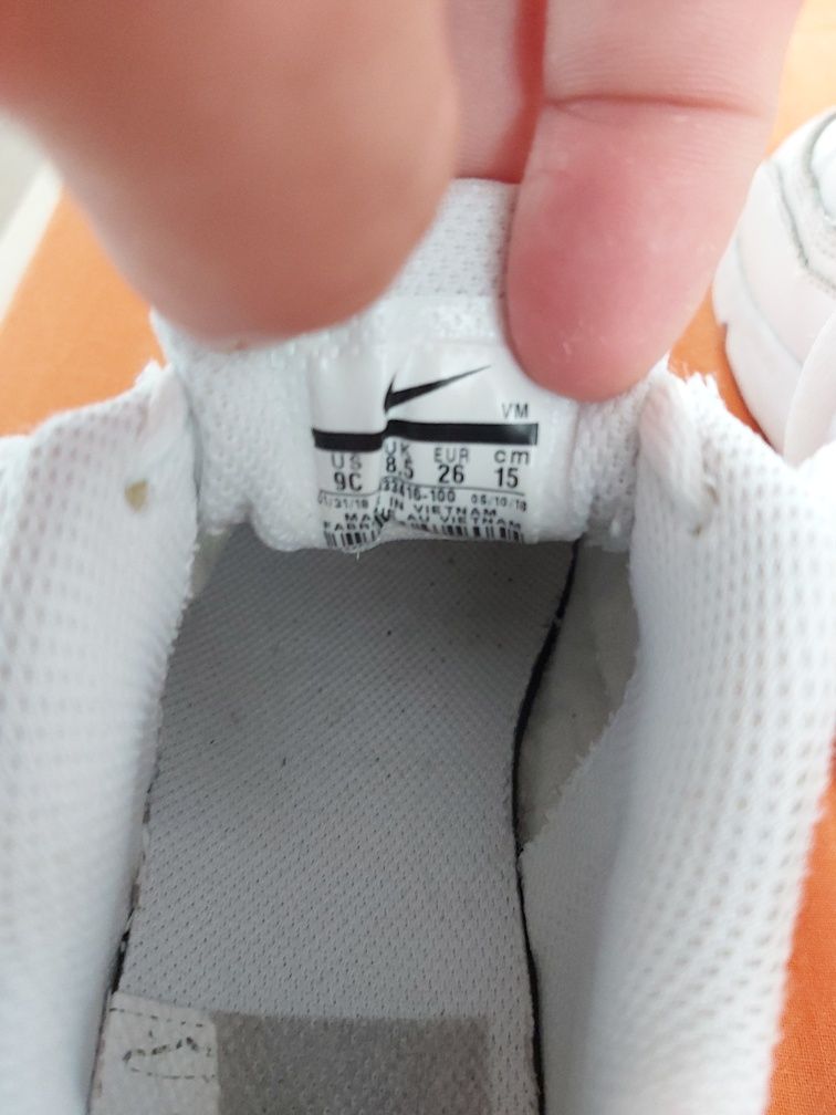 Adidasi Nike copii