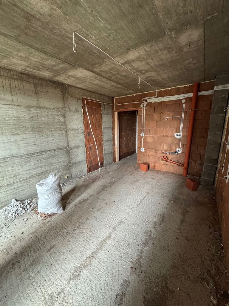 Продава се Едностаен апартамент в Пазарджик, Идеален център - 36 кв.м за 1584 €/кв.м - Снимка #2