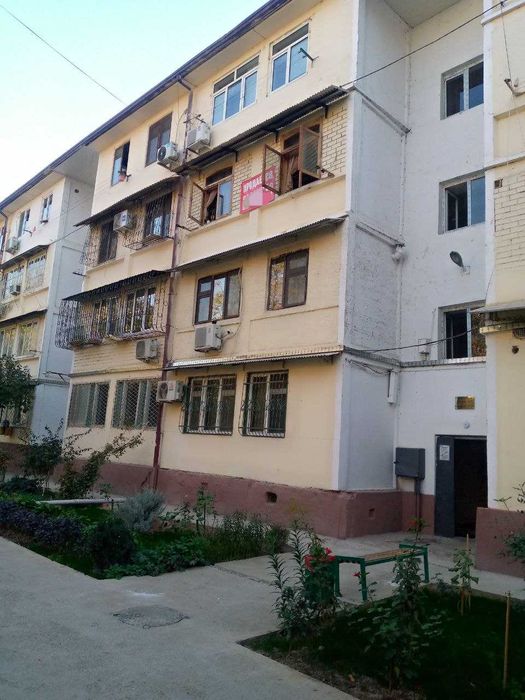 Продам свою 3/3/4 квартиру м-в Ялангач, кирпичный дом