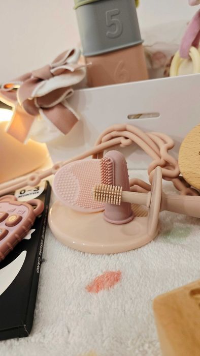 Baby box complet • Jucarii + ingrijire + decor