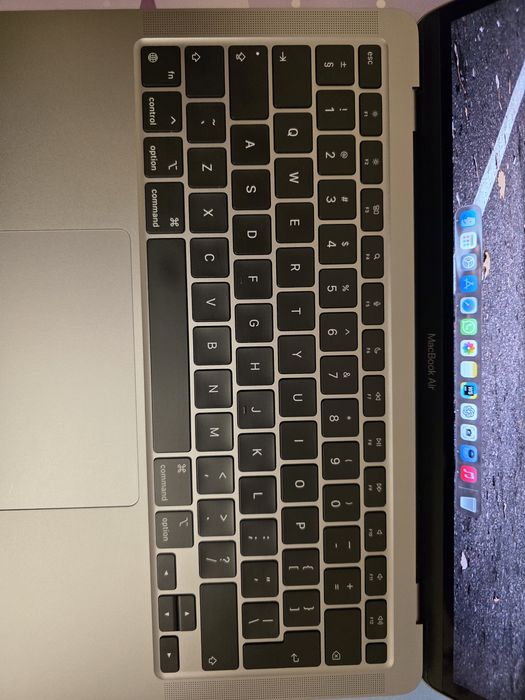 MacBook Air 13" | Inca in garantie | 30 cicluri baterie - 100% health