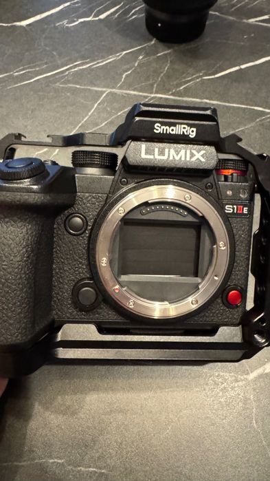 Panasonic Lumix S1 IIE Bundle cu cage Smallrig si Card CFExpress TypeB