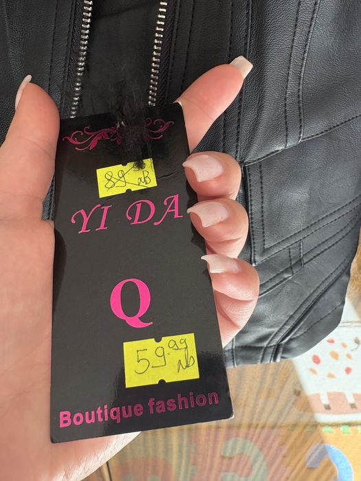 Кожено дамско яке с яка