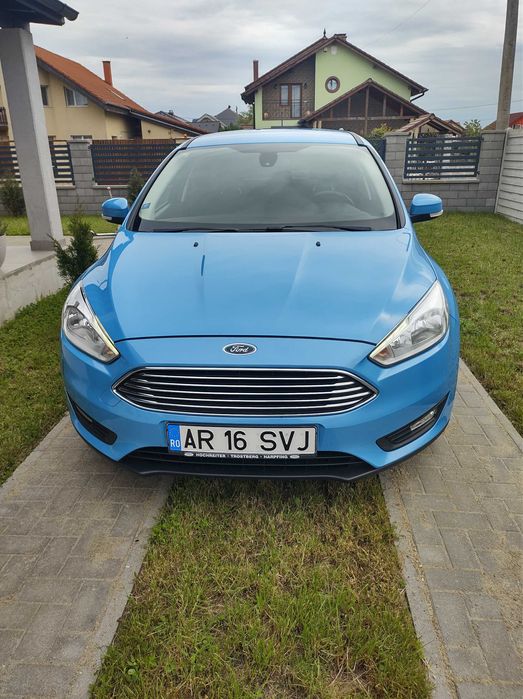 Vând Ford Focus  1.0