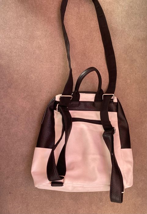 Дамска раничка черно и бяло