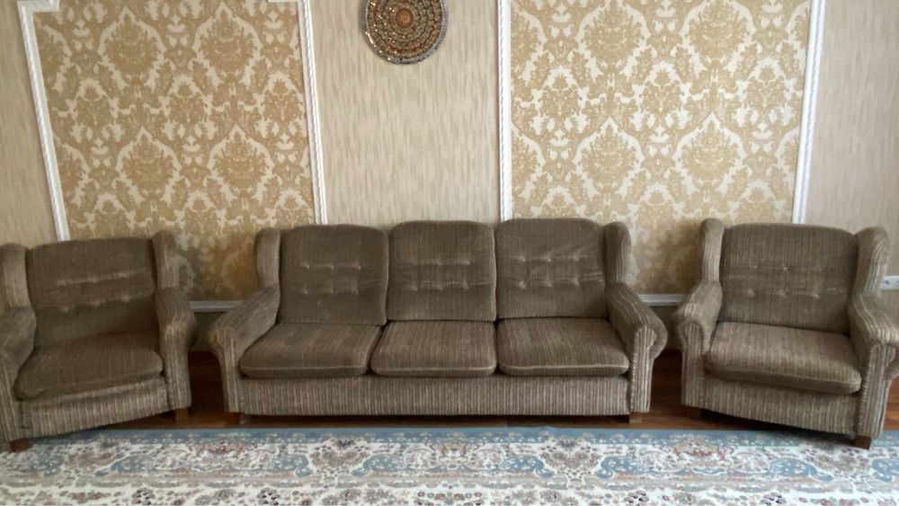 Продам диван с креслами