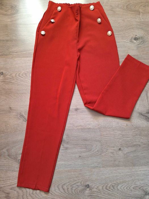 Елегантен панталон с копчета