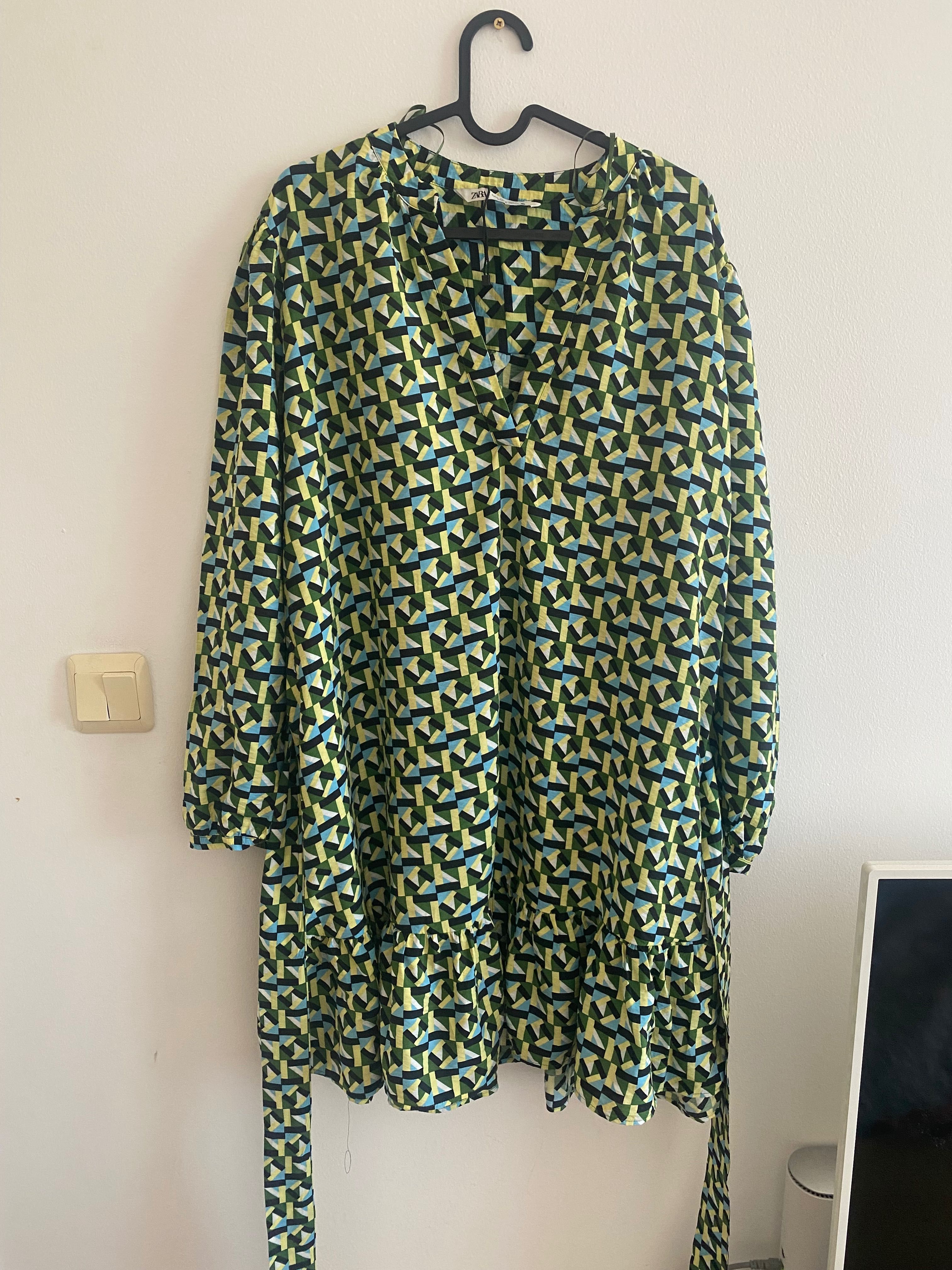 роклята е нова Zara