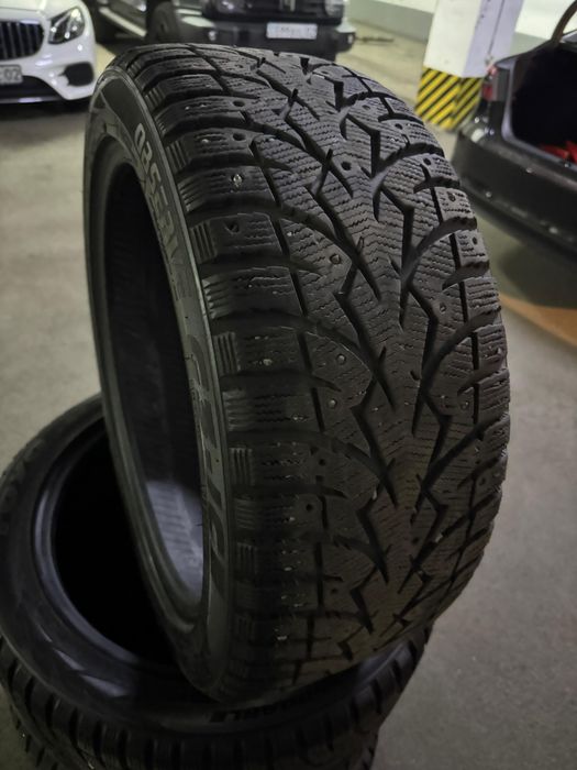 Продам шипованные зимние шины Toyo 235/45 R18 (4 шт)
