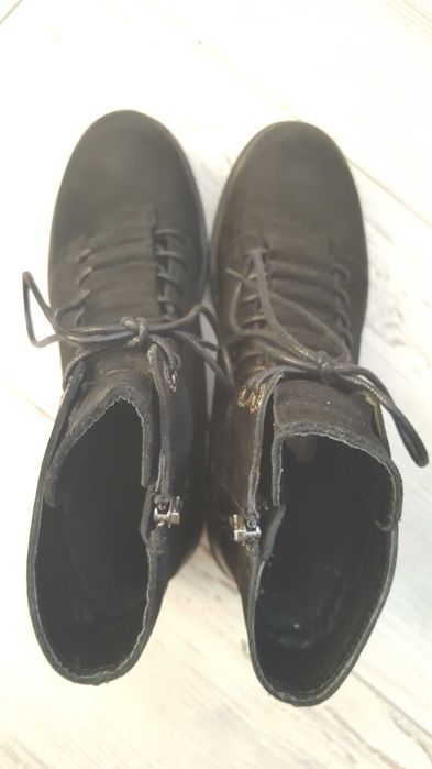 Черни дамски кожени боти Lasocki размер 38 от набук