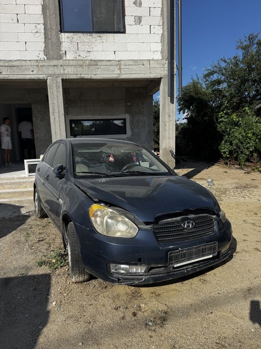 Vand hyundai accent avariat