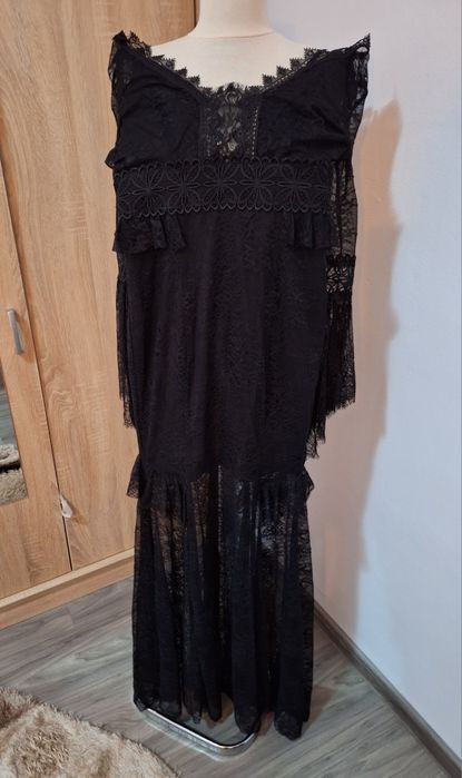 Vând rochița neagră lungă din dantelă, marimea XS-S