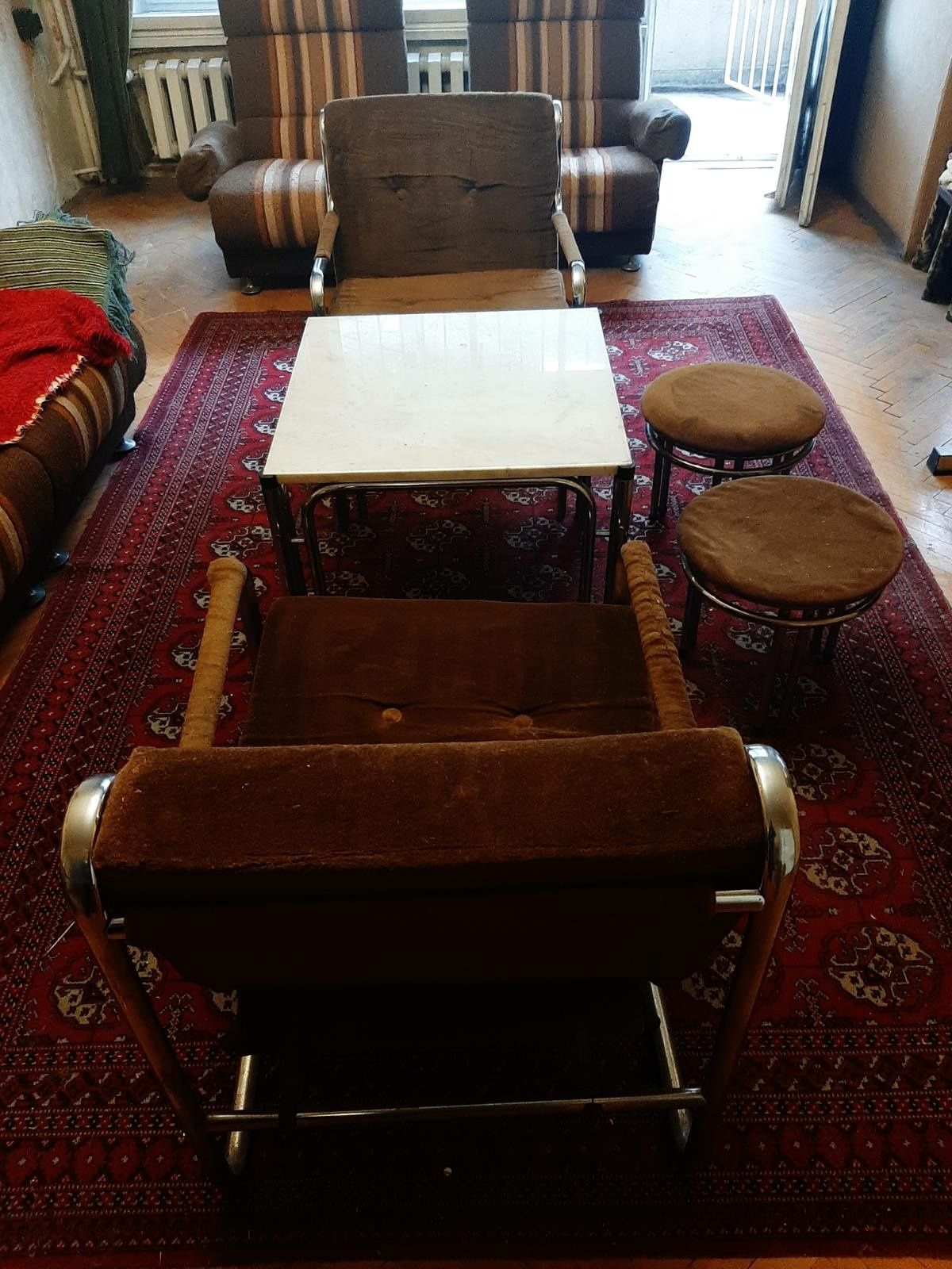 Холна маса с мраморен плот и столове