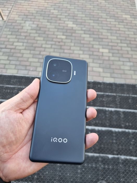 Продаю игровой смартфон Vivo iqoo z9