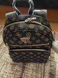 Дамска раница GUESS