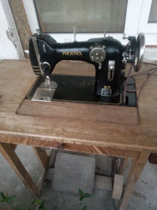 Vând mașină de cusut phoenix 82