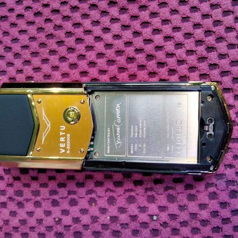 VERTU Signature Slide