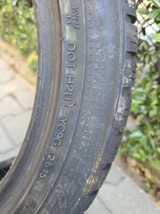 Два броя зимни гуми KUMHO IZEN KW27 225/45/17