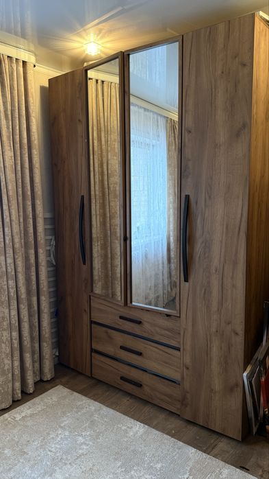 Большой вместительный шкаф