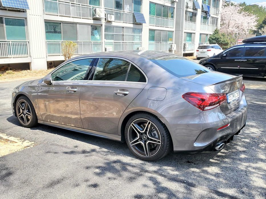 Mercedes Benz AMG A35 4MATIC sedan