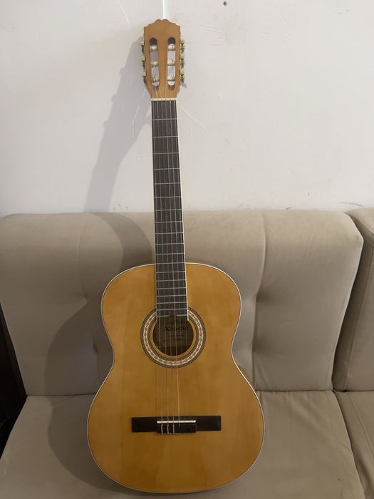 Гитара Өте жаңа Гитара