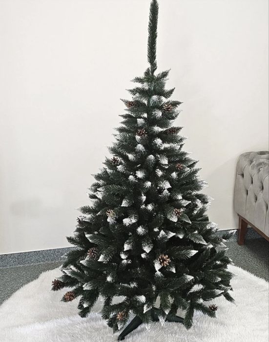 Brad artificial! Sunt noi sigilate