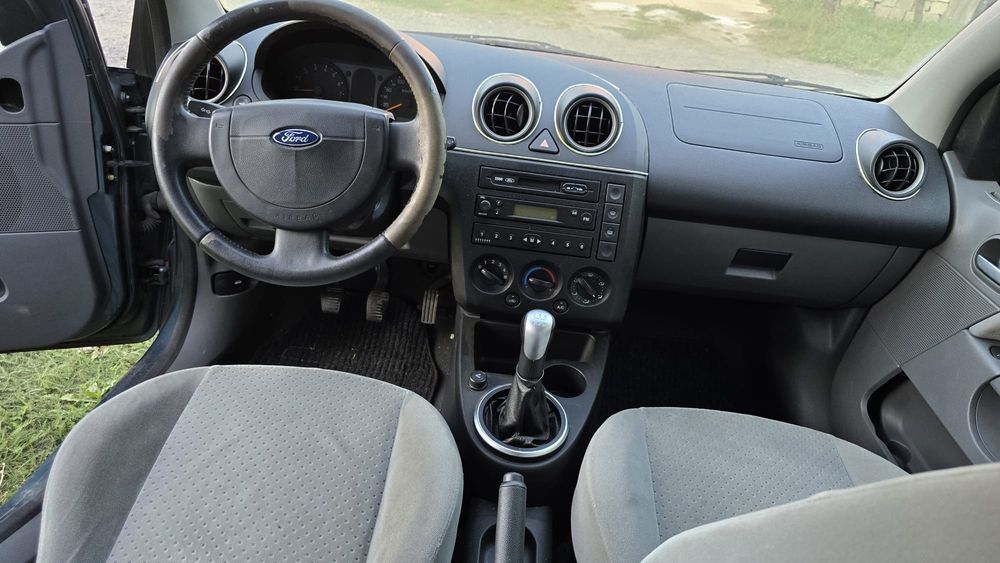 Dezmembrez ford fiesta 1.3 benzina