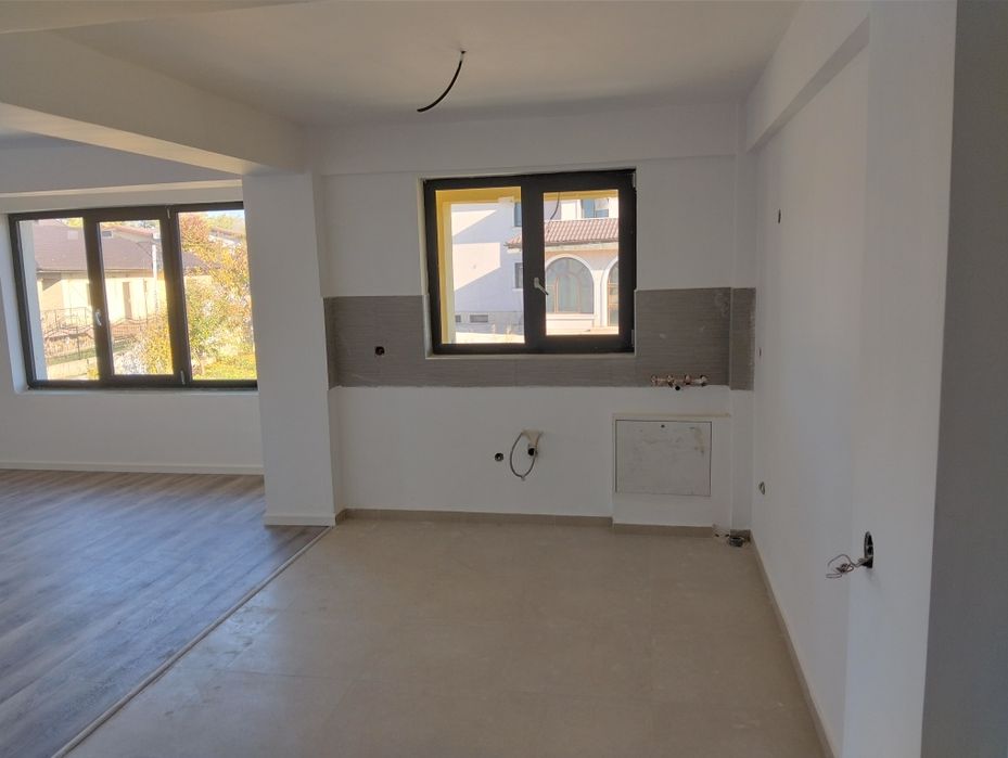 Apartament 3 camere Miroslava Family Market