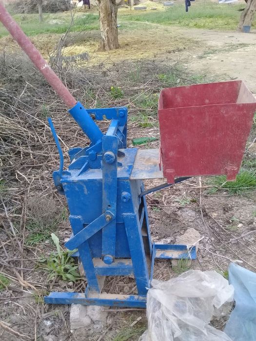 Xom g'isht quyuvchi stanok sotiladi