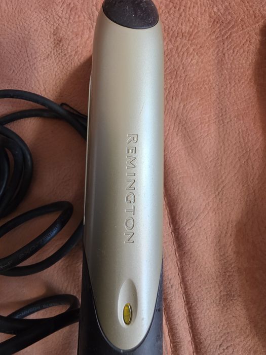 Placă ceramică de îndreptat părul Remington folosită