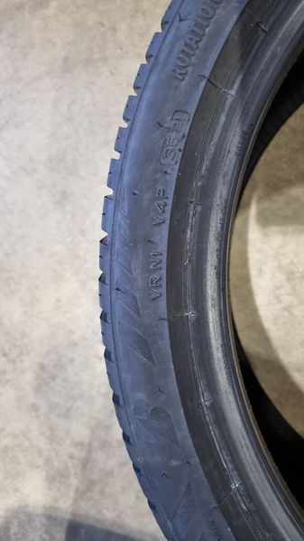 235/40/19 BRIDGESTONE 2бр