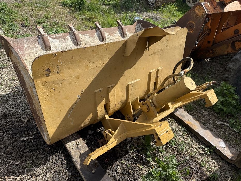 Stivuitor teren accidentat si cupa incarcare 4x4