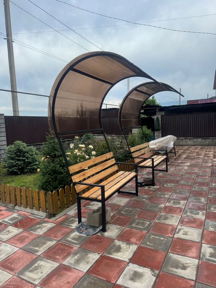 Скамейка с козырем