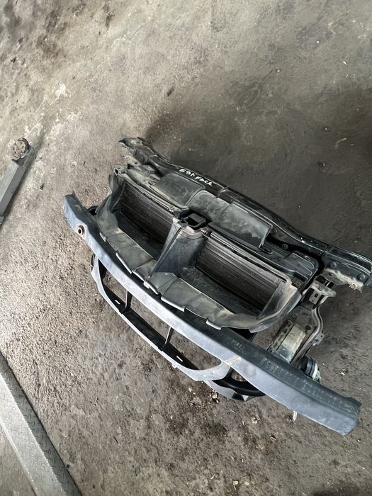 Маска с греда за BMW E90 E91 Facelift