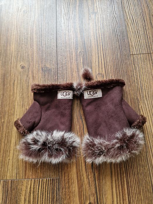 Страхотна дамски ръкавици UGG , нови с етикет,  кокетен модел