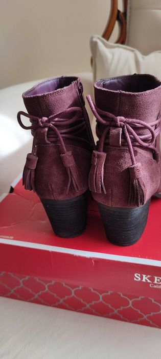 Ghete din piele,marca Skechers,mărimea 38
