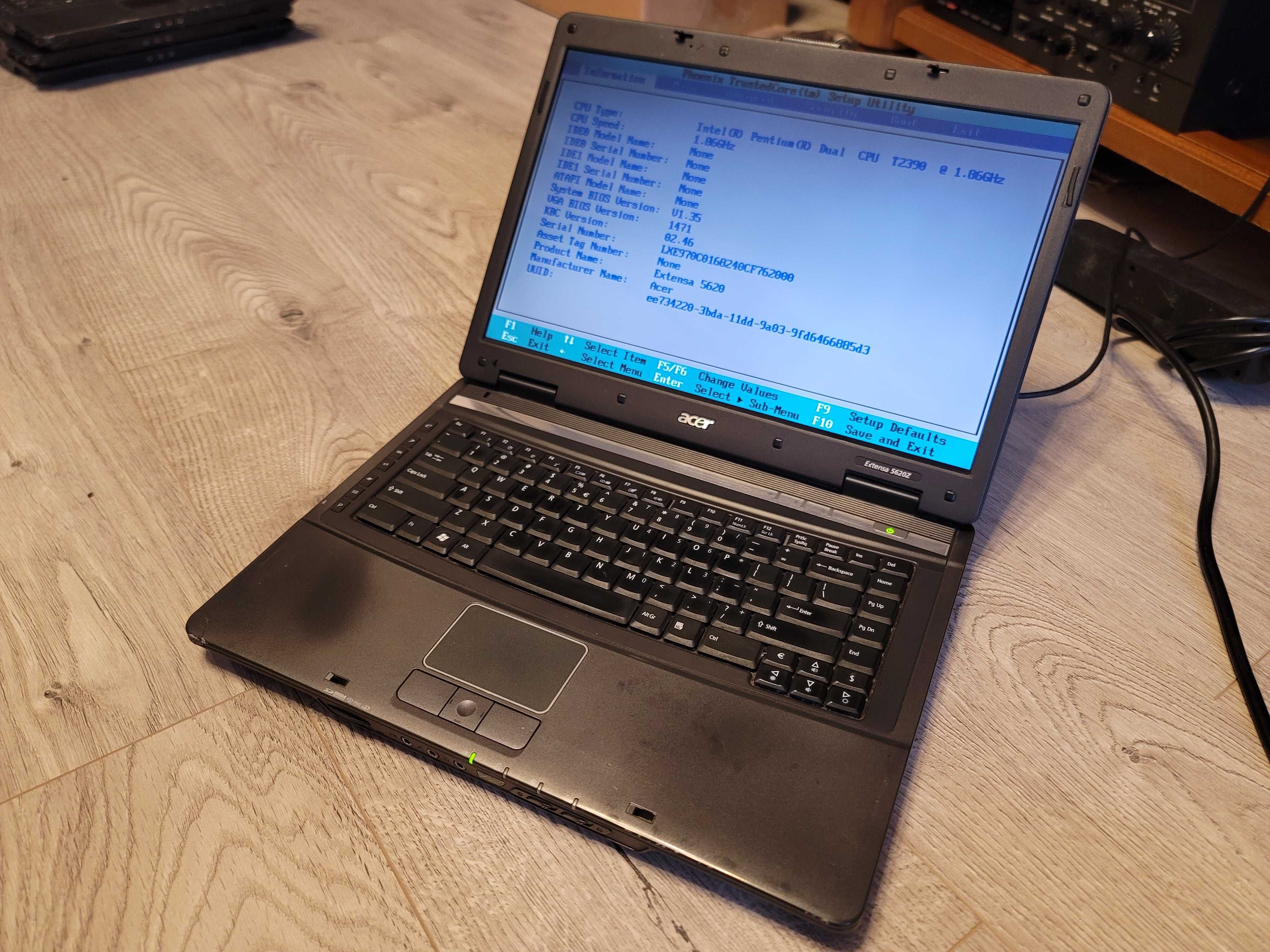 Laptop vechi Acer Extensa 5620Z.