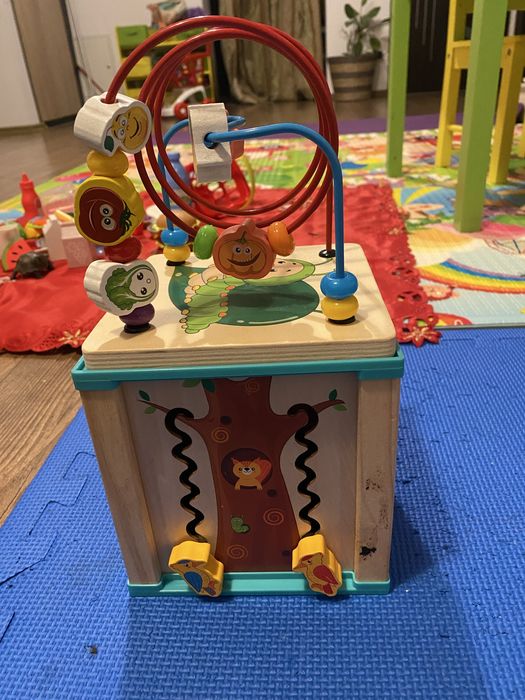 Cub interactiv din lemn