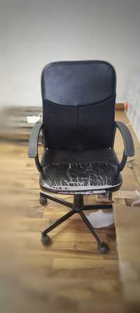 Vând scaune de birou/directoral
