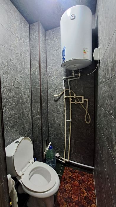 Чирчик шахри 
Троицкий 14-мактаб ёнида
#2-хона 1-етаж 
Квартира ижа